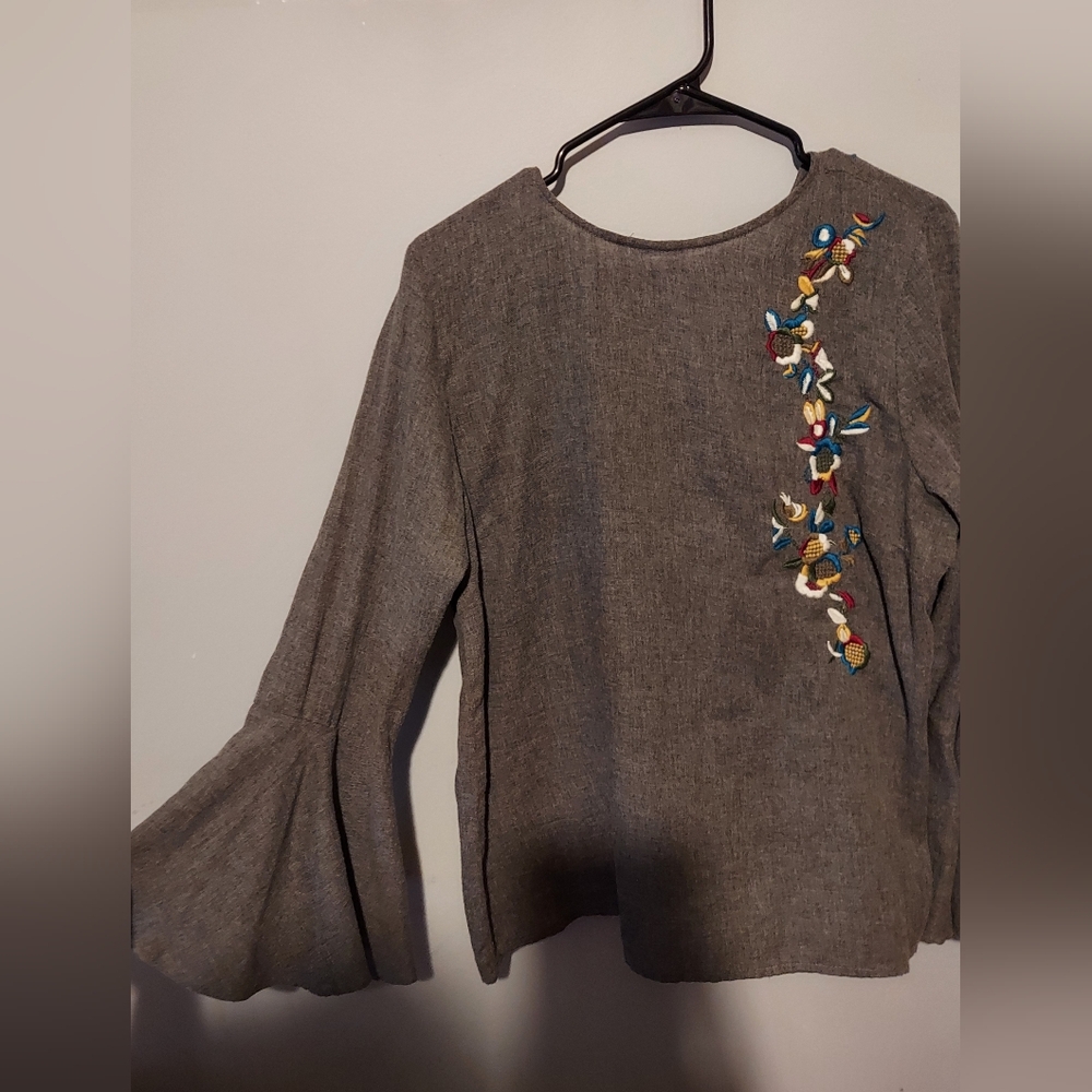 Grace Elements Boho Peasant Top Size Large Grey Floral Embroidered Garden Party